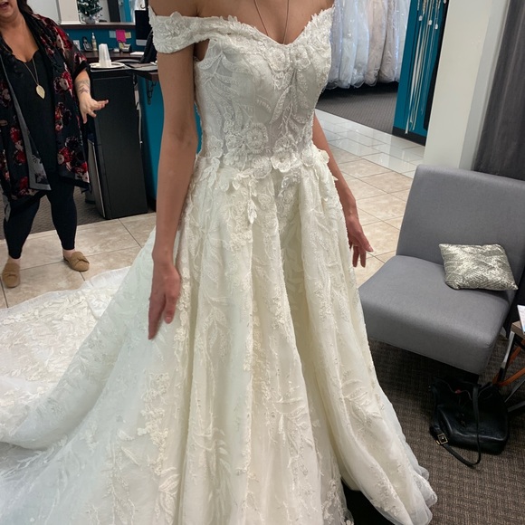 Wedding dress - Picture 5 of 5